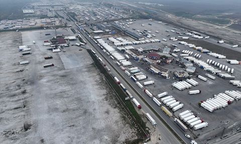Kapıkule Sınır Kapısı'nda Uzun Tır Kuyrukları Oluştu