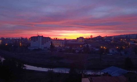 Kars'ta Gün Batımında Kızıl Tonlar Kartpostallık Oluşturdu