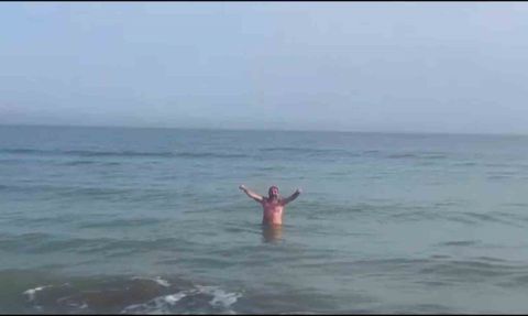 Kasım'da Samsun sahilinde denize girme keyfi