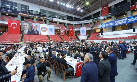 Kayseri'de uçak kazasında şehit olan askerler için anma töreni