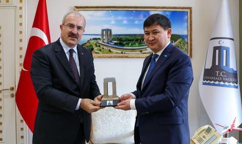 Kazakistan Başkonsolosu Amankul, Vali Toraman'ı Ziyaret Etti