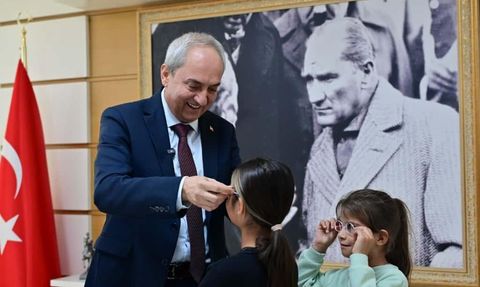 Kepez Belediyesi 82 okulda göz taraması yaptı: 100 öğrenciye ücretsiz gözlük