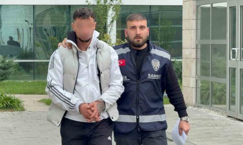 Kız Arkadaşını Koruyacakken Bıçaklandı