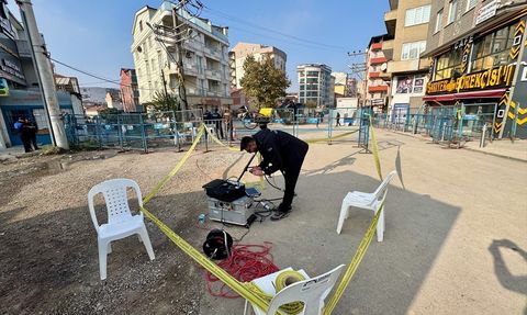 Kocaeli'de Çöken Apartman Bölgesinde Tarama Çalışmaları Devam Ediyor
