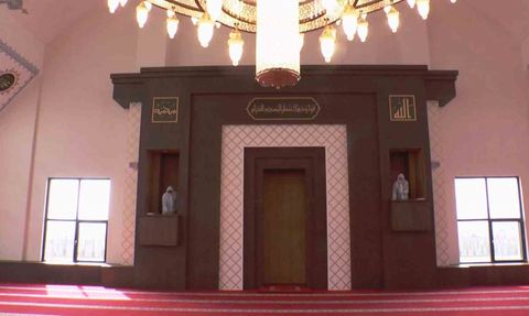 Kocasinan’da camilerde aylık temizlik ve gül suyu uygulaması