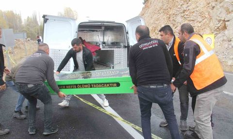 Konya Beyşehir'de İki Otomobil Çarpıştı: 1 Ölü, 3 Yaralı