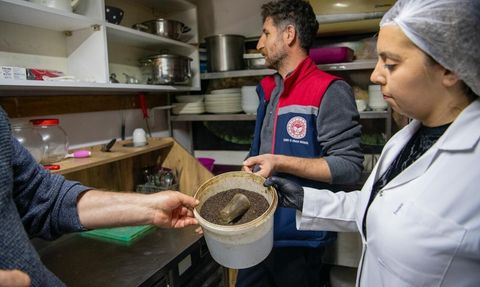 Kuşadası Belediyesi sokak lezzetlerinde sıkı denetim: 28,778 kg gıda imha edildi