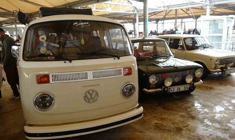 Kütahya'da 34. Antika Pazarı: Klasik Araba Sergisine Yoğun İlgi