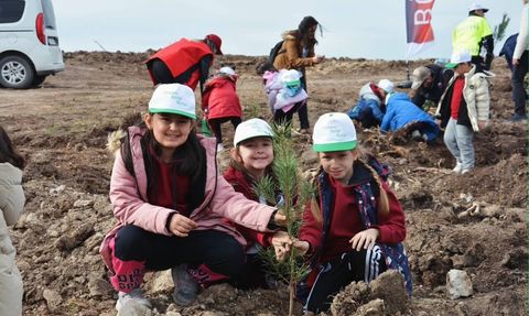 Kütahya'da 350 fidan şehitler için toprakla buluştu
