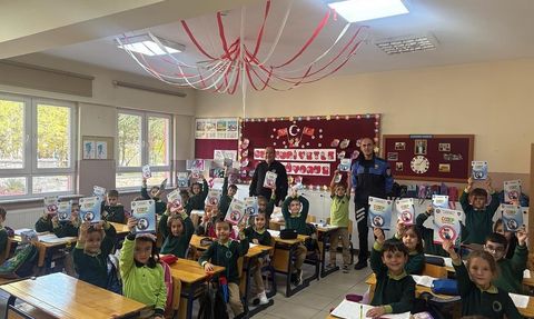 Kütahya'da miniklere suçtan korunma eğitimi — ÇOGEP-2025 "Dumlupınar’da Parlayan Yıldızlar"