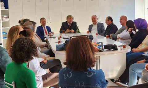 Kütahya İl Millî Eğitim Müdürü Mustafa Yılmaz öğretmenlerle bir araya geldi