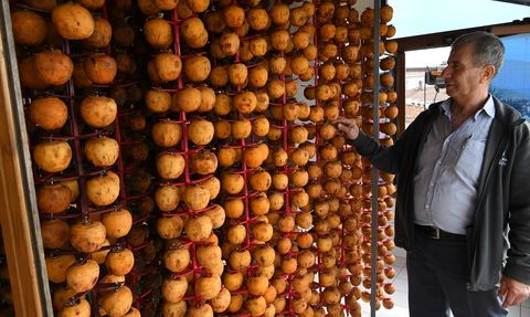 Lapsekili Üretici Sabri Özkan'dan Özgün Trabzon Hurması Projesi