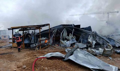 Malatya İkizce'de şantiye konteynerlerinde yangın