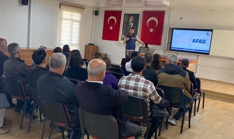 Manisa AFAD, Sarıgöl'de Kamu Personeli ve Muhtarlara Afet Eğitimi Düzenledi