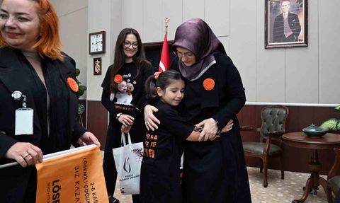 Manisa Celal Bayar Üniversitesi'nde lösemi farkındalığı: turuncu destek