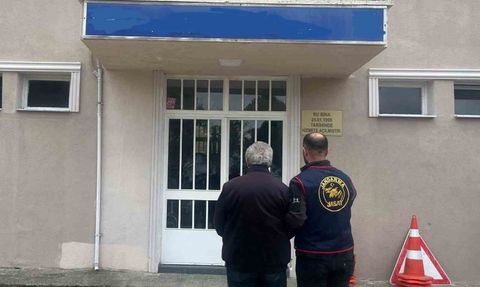 Manisa'da 27 yıl 3 ay hapisle aranan şüpheli sahte kimlikle yakalandı