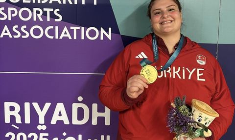 MCBÜ'lü judocu Hilal Öztürk'e Rektör Kibar'dan tebrik