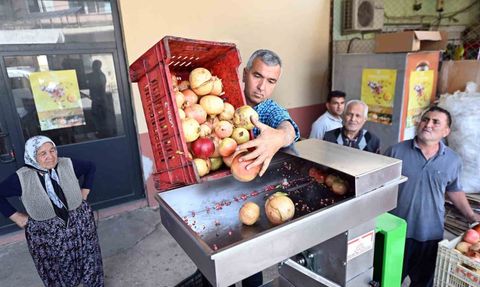 Mersin Karahacılı üreticilerine nar taneleme ve sıkma makinesi desteği