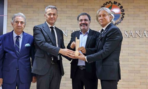 Mersin Kenti Edebiyat Ödülü Ahmet Ümit’e Verildi