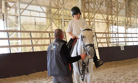 Minik biniciler Kartepe'de tatili ata binerek geçirdi