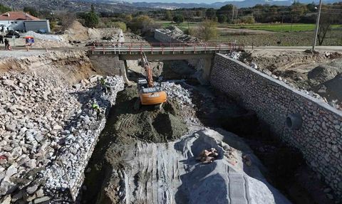 Muğla Büyükşehir'den Yatağan Hacıbayramlar'a 29 milyon 352 bin TL'lik taş istinat duvarı