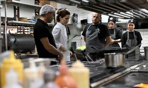 Muratpaşa'da 50 işletme Gold Town Sertifika Programı kapsamında bilgilendirildi