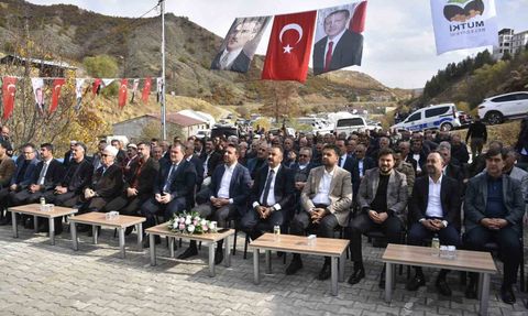 Mutki'de mezbahane ve halı saha törenle açıldı