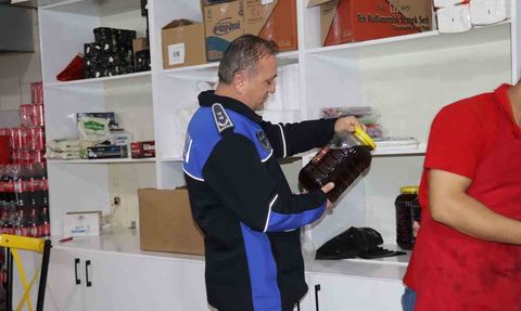 Nazilli'de Gıda Denetimleri: Ruhsatsız İşletmelere ve Tarihi Geçmiş Ürünlere Sıkı Takip