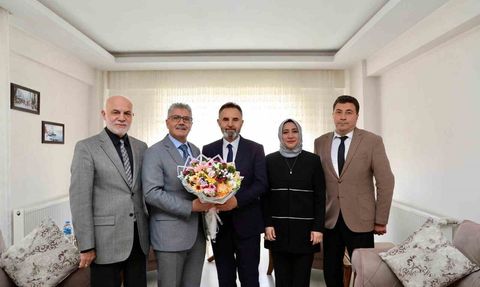 Niğde Valisi Çelik’ten emekli öğretmene anlamlı 24 Kasım ziyareti