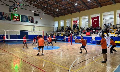 OKT Trailer ve Aile ve Sosyal Hizmetler Aydın İl Müdürlüğü 25 Kasım'da şiddete karşı voleybol dostluğu kurdu