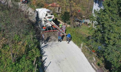 Ordu'da Ünye bağlantı yolunda beton çalışmaları tamamlanma aşamasında