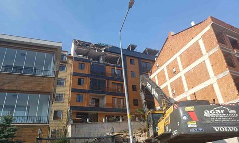 Ordu'da zemini kayan binada kontrollü yıkım başladı