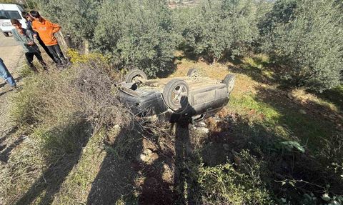 Osmaniye'de Otomobil Şarampole Yuvarlandı: Anne ve Çocuk Yaralı