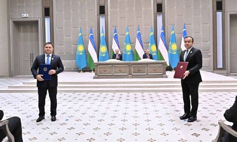 Özbekistan’dan Tokayev’e 'Yüksek Dereceli Dostluk' Nişanı