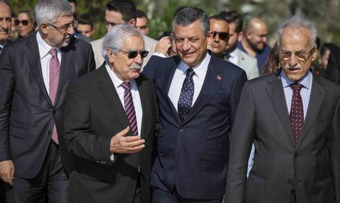 Özgür Özel'in KKTC Ziyareti: Anıt Mezar Ziyaretleri ve Cumhuriyet Etkinlikleri