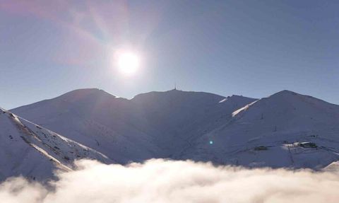 Palandöken sabah sisleriyle kaplandı, drone ile görüntülendi