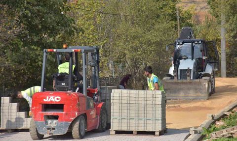 Pelitözü'nde kilit parke ile cadde ve sokaklar yenileniyor