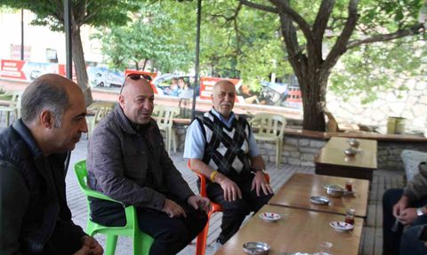 Pertek'te 'Pala Dayı' Mustafa Sungur çayı 5 liraya satıyor