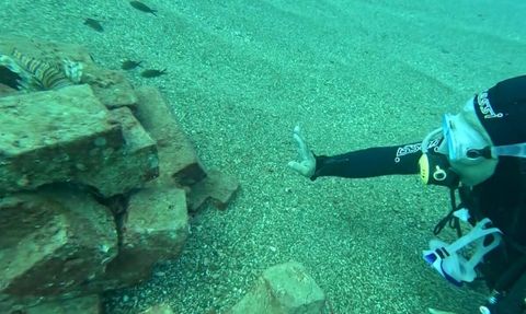 Profesör Konyaaltı’nda Taşlarla Yapay Resif Kurdu: 12 Tür Birlikte Yaşıyor