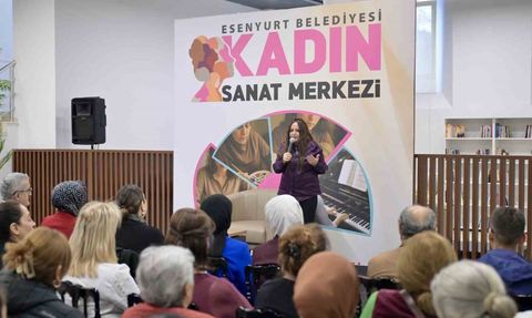 Ressam Neriman Oyman Esenyurt'ta "Sanatın İzinde" Söyleşisinde Sanatseverlerle Buluştu