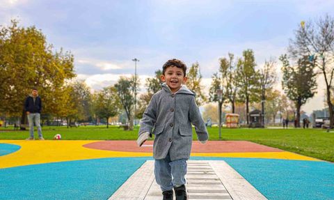 Sakarya Büyükşehir’den Aziz Duran Parkı ve Millet Bahçesi’ne interaktif oyun alanları