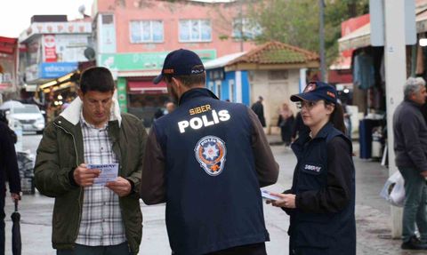 Sakarya Emniyeti SİBERAY ile Adapazarı’nda Siber Güvenlik Bilgilendirmesi