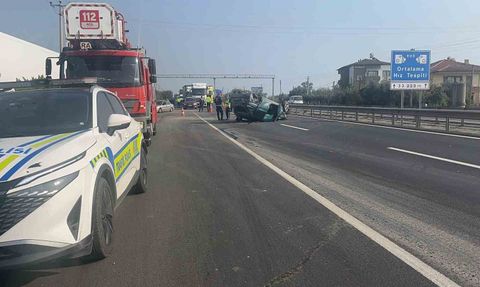 Sakarya'nın Pamukova İlçesinde Takla Atan Otomobil: 2 Yaralı