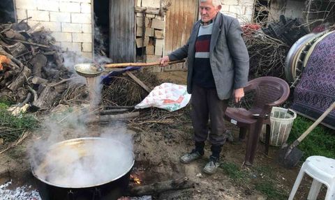 Sarıgöl'de 2025 Sultaniye Üzümlerinden Pekmez Üretimi Hızlandı