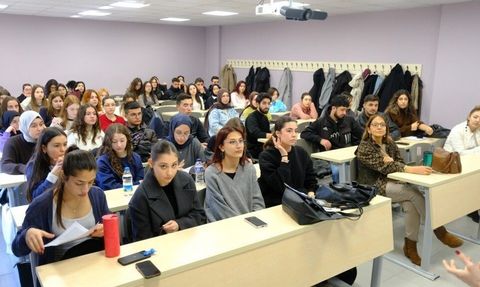 SBF'de Yerel Yönetimlerde Sosyal Hizmet Semineri: Uzman Deneyimleri Paylaşıldı