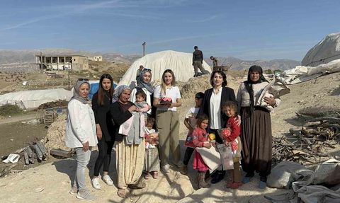 Silopi'de Koçer kız çocuklarına sürpriz doğum günü ve ücretsiz kuaför hizmeti