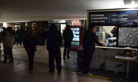 Sınav Haftasında Öğrencilere Sıcak İkram