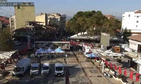 Sındırgı'da 4.9 Büyüklüğünde Deprem Anı Kameralara Yansıdı