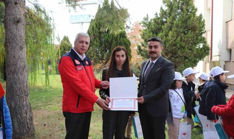 Sivas’ta Lider Çocuk Tarım Kampı: Minikler Tarhana Paketledi ve Turşu Kurdu