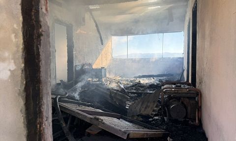 Sivas'ta Yayla Evi Yangını: Ev Kullanılamaz Hale Geldi